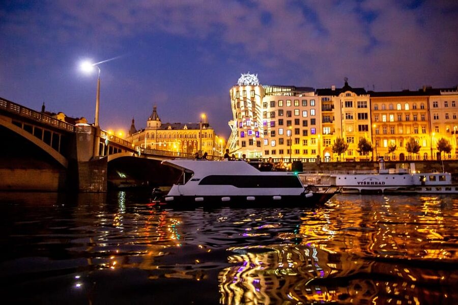 Prague: Private River Cruise with Unlimited Beer or Prosecco - Food packages, kitchen, and grill