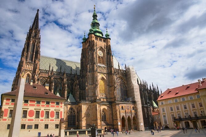 Prague Private Tour with rooftop bar and Prosseco - Walking or private car: which version suits you?