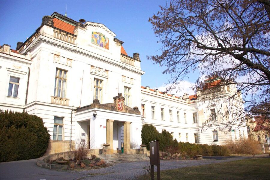 Prague: Psychiatric Hospital and Abandoned Cemetery Tour - Should you book the Bohnice hospital and cemetery tour?
