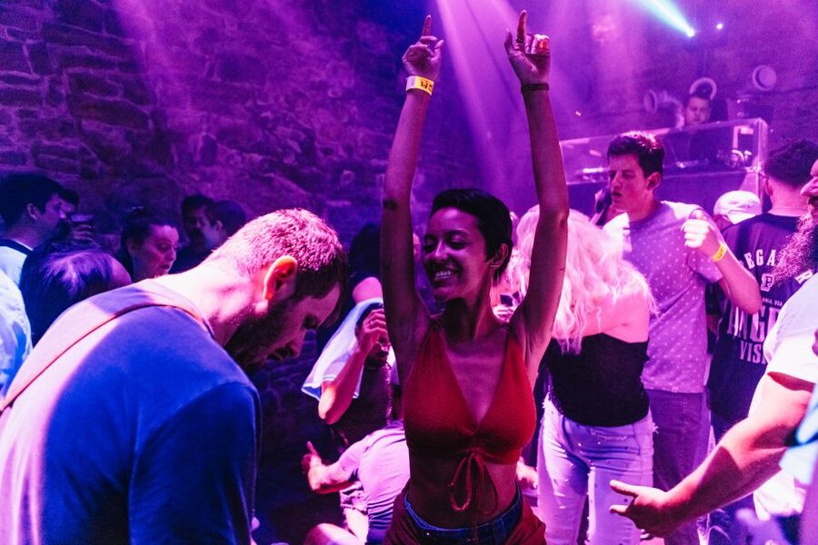 Prague: Pub Crawl with Unlimited Drinks & 5-floor Club Entry - Key things to know before booking