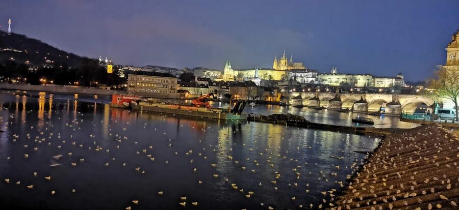 Prague: River Cruise with Transfer to Pier - Prague Castle, Petřín Tower, and the skyline