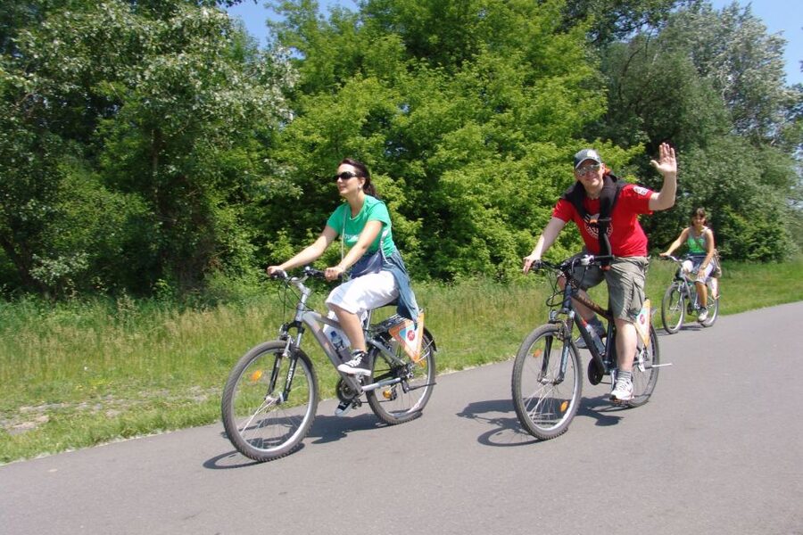 Prague: River & Park Bike Tour to Troja Chateau - Key points to know before you ride