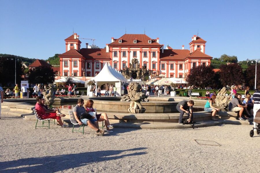 Prague: River & Park Bike Tour to Troja Chateau - Starting in Old Town and finding the bike office