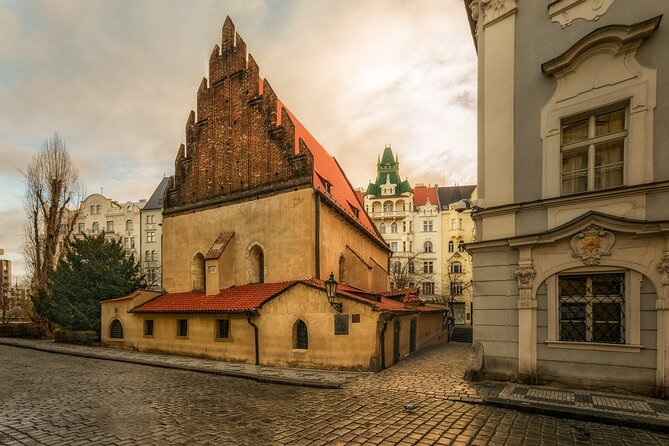 Prague's charming old places tour in Russian language - Old Town Square and the Astronomical Clock