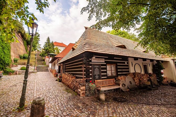 Prague's charming old places tour in Russian language - A Czech beer break near Uhelný trh