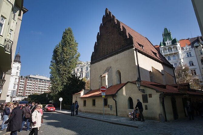 Prague's Jewish Quarter: A Self-Guided Audio Tour - Old Jewish Cemetery and a crowded patch of history