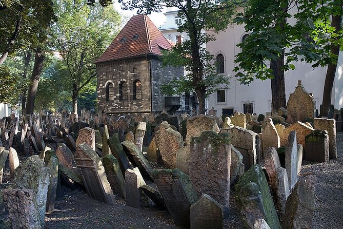 Prague's Jewish Quarter: A Self-Guided Audio Tour - Spanish Synagogue and a change in visual character