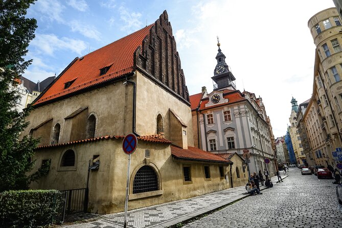 Prague´s Old Town, Jewish Quarter and Charles Bridge Private Tour - Reading Prague’s Astronomical Clock