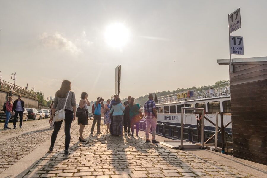 Prague: Sightseeing Boat Cruise with Buffet Dinner - Rudolfinum and the first city views