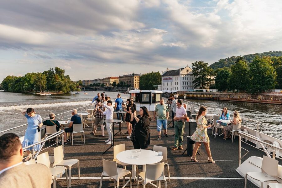 Prague: Sightseeing Dinner Cruise on Open-Top Glass Boat - Key points to know before you book
