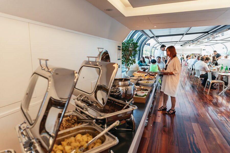 Prague: Sightseeing Dinner Cruise on Open-Top Glass Boat - Choosing your seat and package