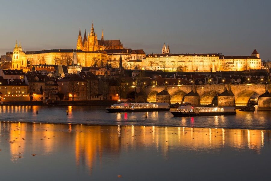 Prague: Sightseeing Dinner Cruise on Open-Top Glass Boat - Kampa Island and Charles Bridge after dark