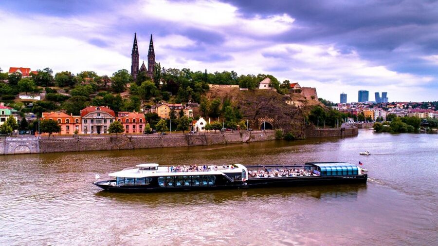 Prague: Sightseeing Dinner Cruise on Open-Top Glass Boat - How the glass boat changes the view