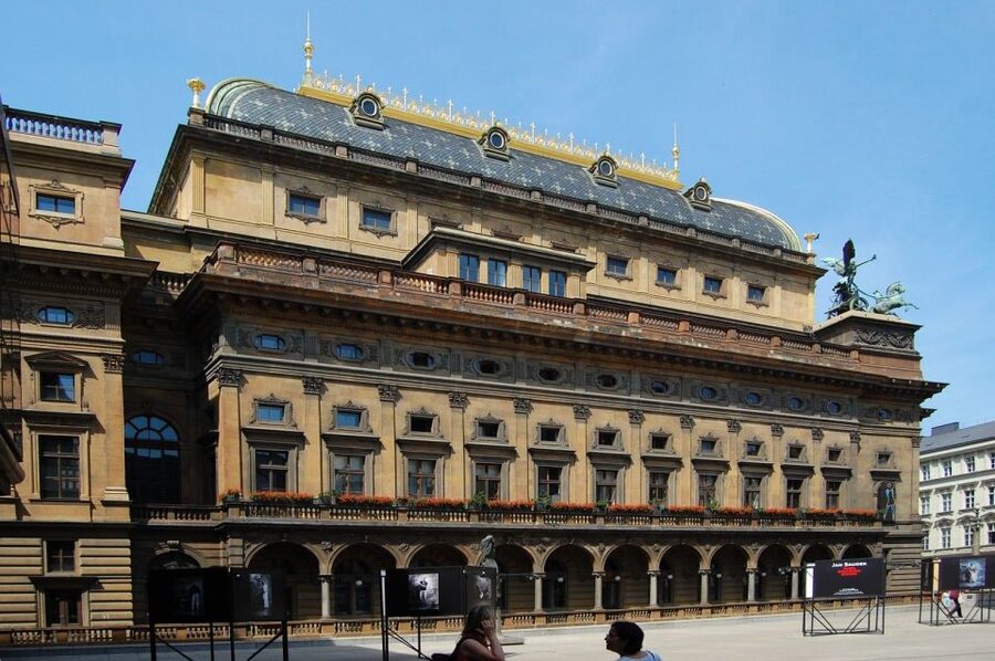 Prague Sightseeing Tour with Lunch - Lunch in a medieval tavern