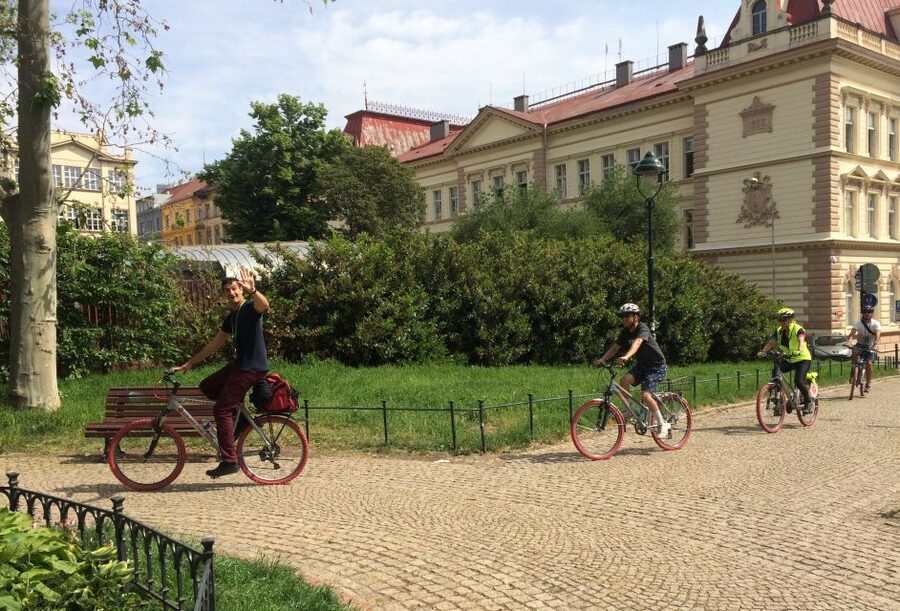 Prague: Stunning Viewpoints, Castle, City & Park E-Bike Tour - Why an e-bike is a good way to see Prague