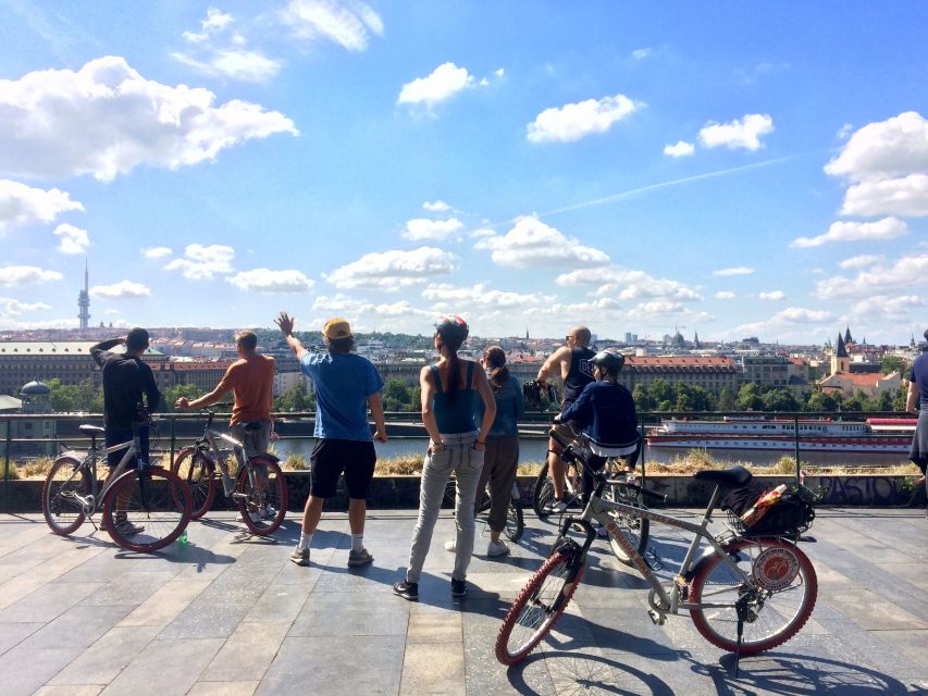 Prague: Stunning Viewpoints, Castle, City & Park E-Bike Tour - Reaching Prague Castle and the Royal Gardens