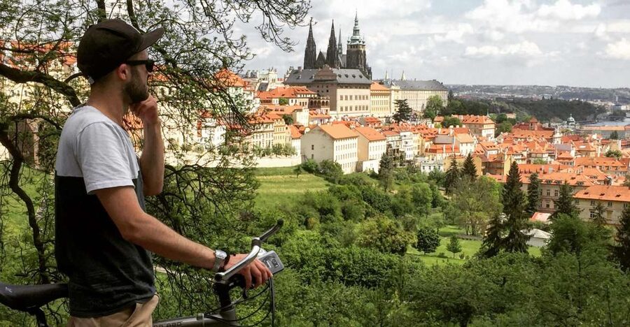 Prague: Stunning Viewpoints, Castle, City & Park E-Bike Tour - A break at Kampa Island