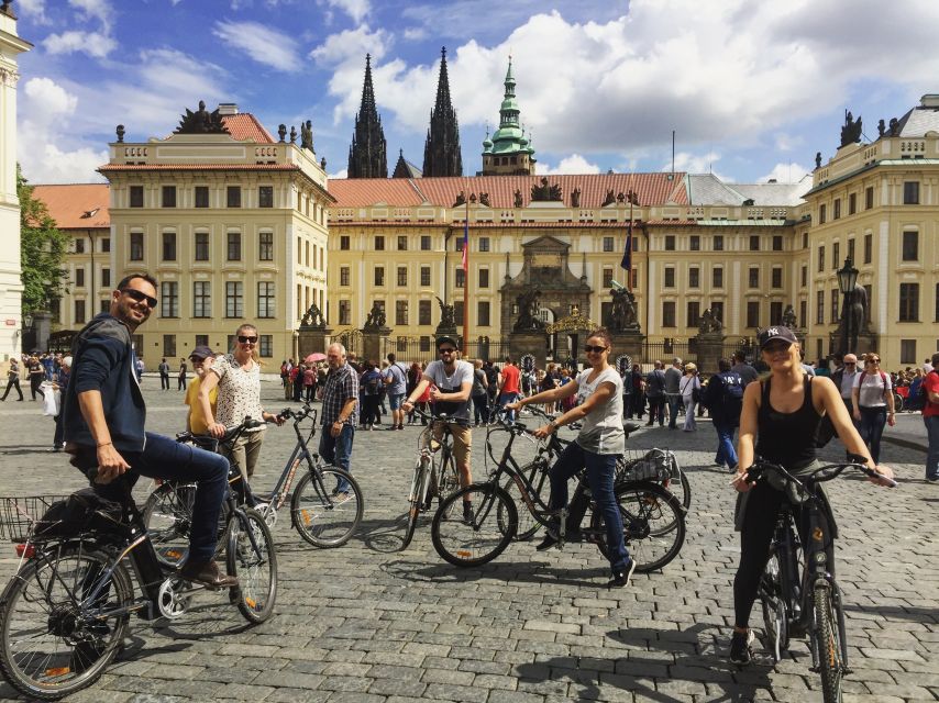 Prague: Stunning Viewpoints, Castle, City & Park E-Bike Tour - The guides make the difference