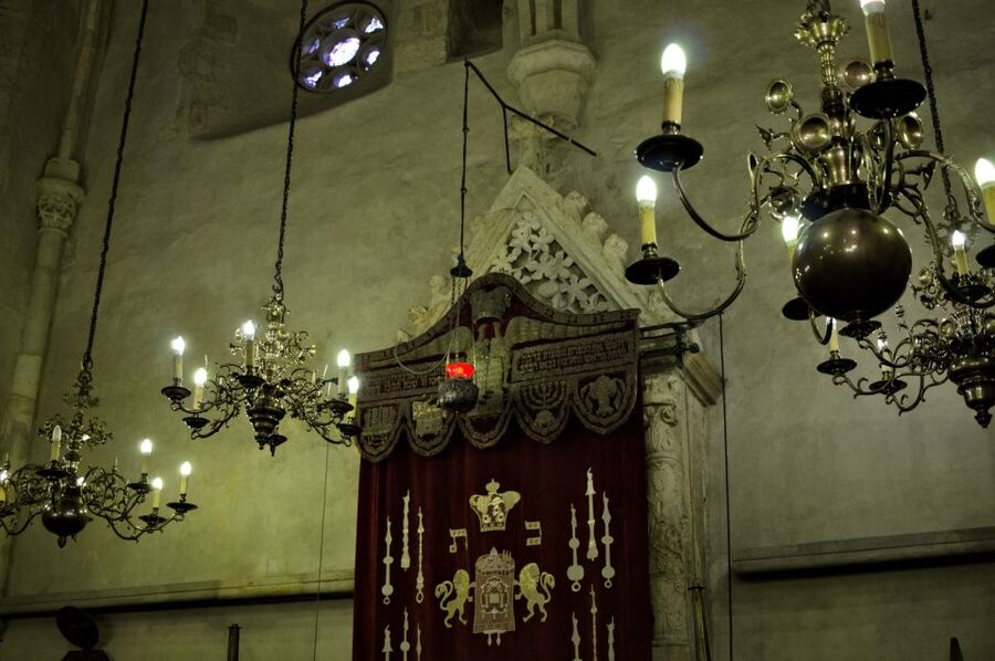 Prague: Synagogues and Jewish Quarter Private Walking Tour - The guides make the biggest difference