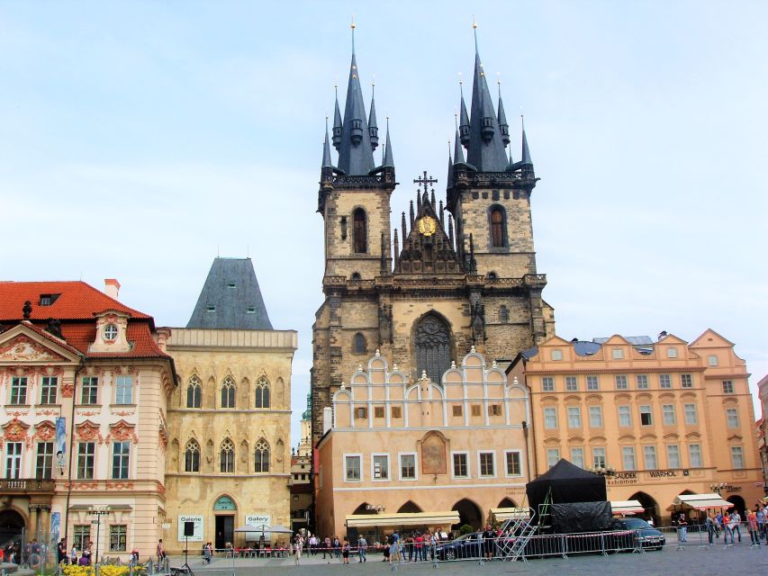 Prague: Tailored Sightseeing Tour in French - Walking through Prague’s medieval monuments