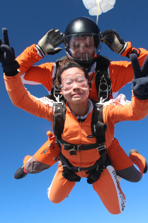 Prague: Tandem Skydiving 14,000ft over Prague with Transfers - Why This Tandem Jump Works Well From Prague
