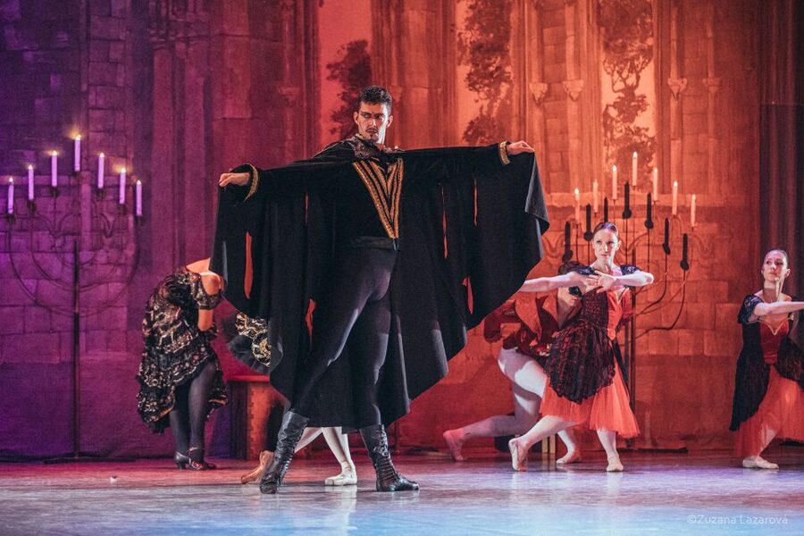 Prague: The Best of Swan Lake Ballet Tickets - Choosing seats and dealing with the small stage
