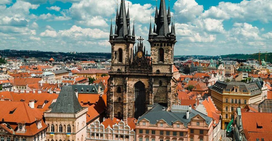 Prague: Top Sights and Historic Center Introduction Tour - The guides make the real difference