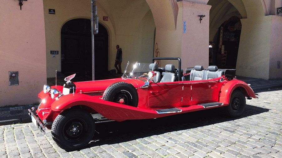 Prague: Vintage Car Ride and Walking Tour - Municipal House and the Jewish Quarter
