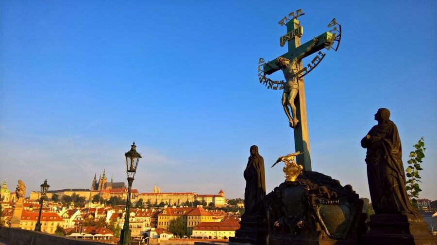 Prague: Vintage Car Ride and Walking Tour - Finishing at Old Town Square