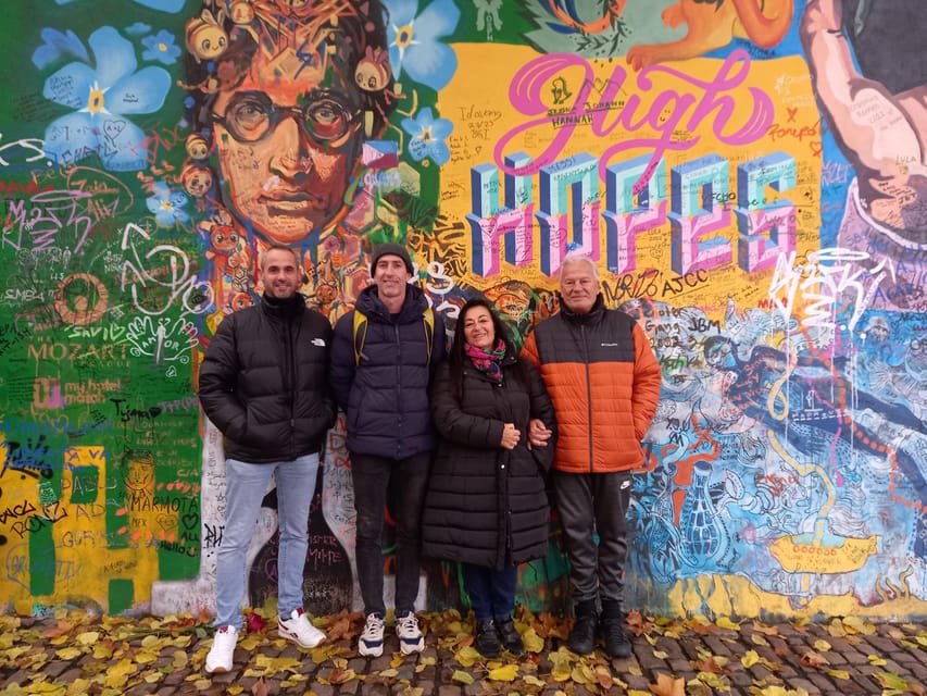Prague : Visite insolite avec un guide journaliste français - Key points to know before booking