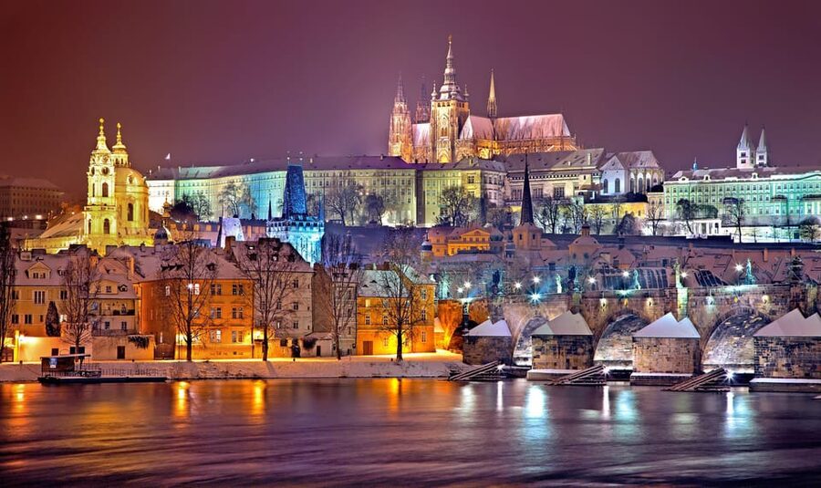 Prague : Visite insolite avec un guide journaliste français - Why this Prague walking tour feels different