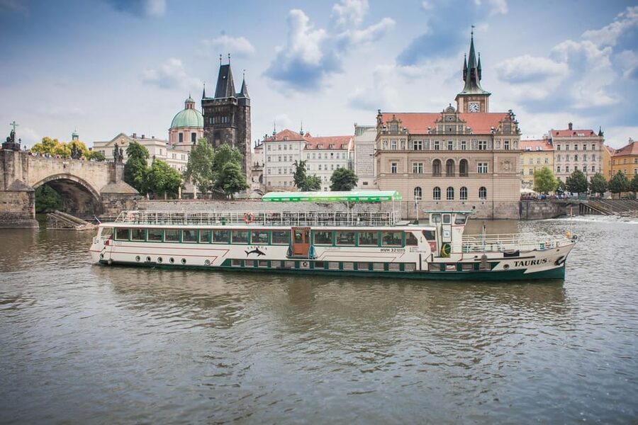 Prague: Vltava River Evening Dinner Cruise - Key points before you book