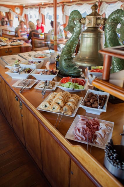 Prague: Vltava River Evening Dinner Cruise - Dinner, buffet choices, and drinks