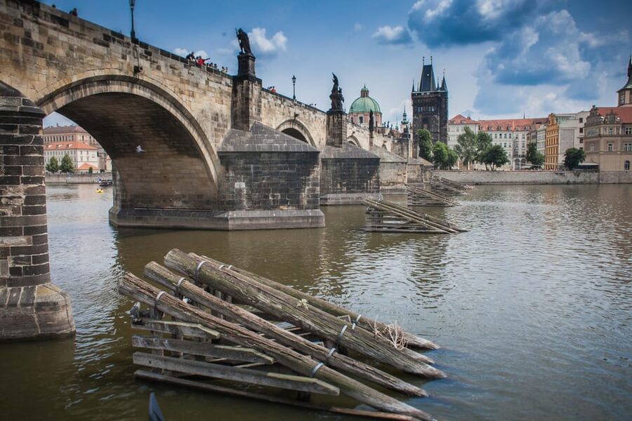 Prague: Vltava River Evening Dinner Cruise - Dancing House and New Town