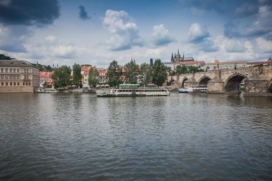 Prague: Vltava River Evening Dinner Cruise - What the $69 price really covers