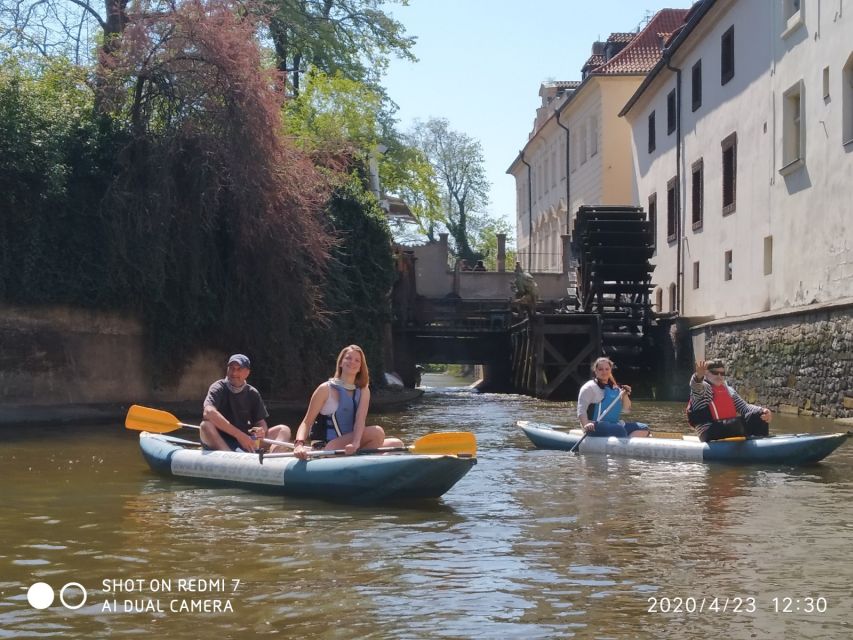 Prague: Vltava River Guided Canoeing Tour - A guide who does more than point at buildings
