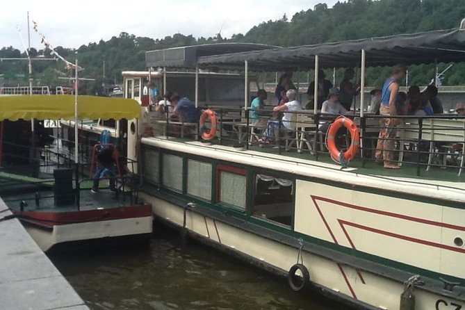 Prague Vltava River Lunch Cruise - The buffet lunch: plenty of food, mixed ambitions
