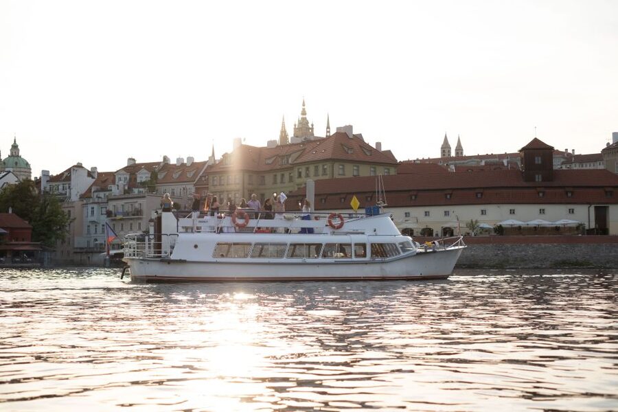 Prague: Vltava River Private Boat Party with Drinks - Key points before you book