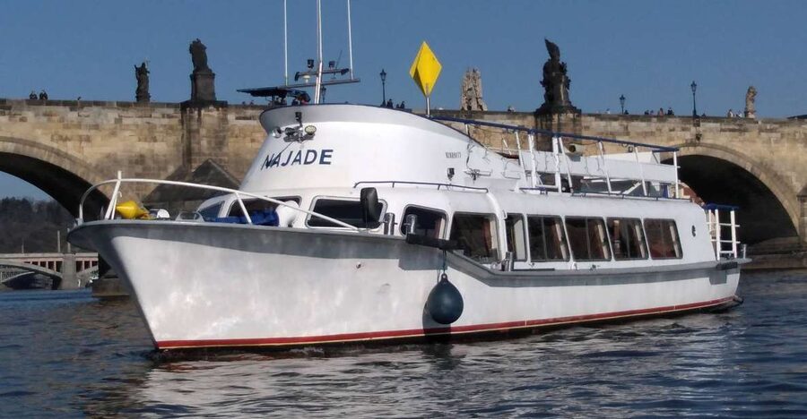 Prague: Vltava River Private Boat Party with Drinks - The one-hour route through central Prague