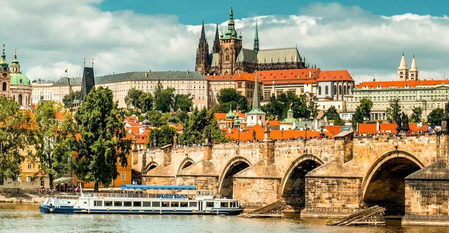 Prague: Vltava River Sightseeing Cruise - Commentary, Maps, and the Missing Live Guide
