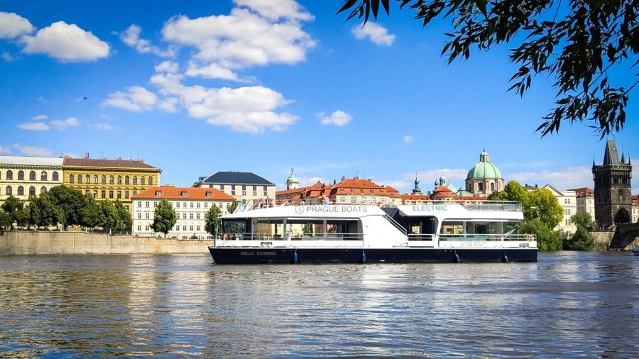 Prague: Vltava River Sightseeing Cruise - Prague Castle and the High Riverbanks