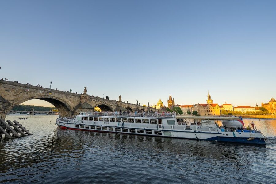 Prague: Vltava River Sightseeing Cruise - Drinks, Snacks, and Optional Food