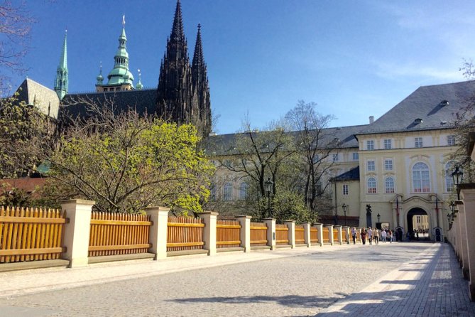 Prague Walking Tour in German: Old Town and Prague Castle - What you get for $32.56