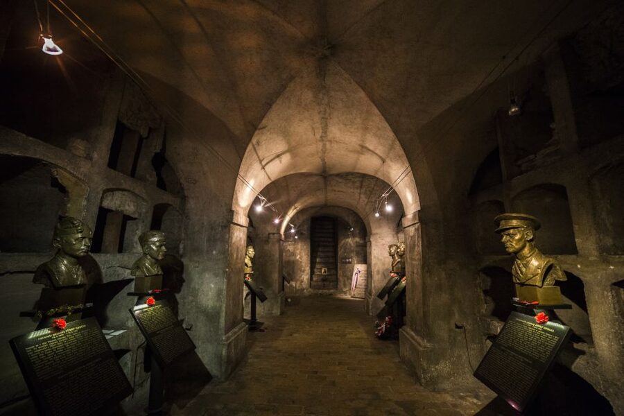 Prague: World War 2 and Operation Anthropoid Walking Tour - Walking, weather, and practical comfort