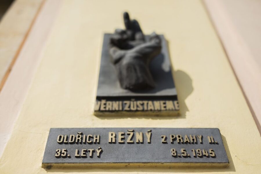 Prague: World War 2 and Operation Anthropoid Walking Tour - Petschek Palace and the darker side of occupation