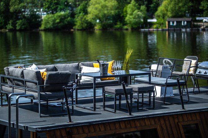 Prague YachtBoat CLASSIC cruise with Unlimited Beer or Prosecco - The Dancing House from the river