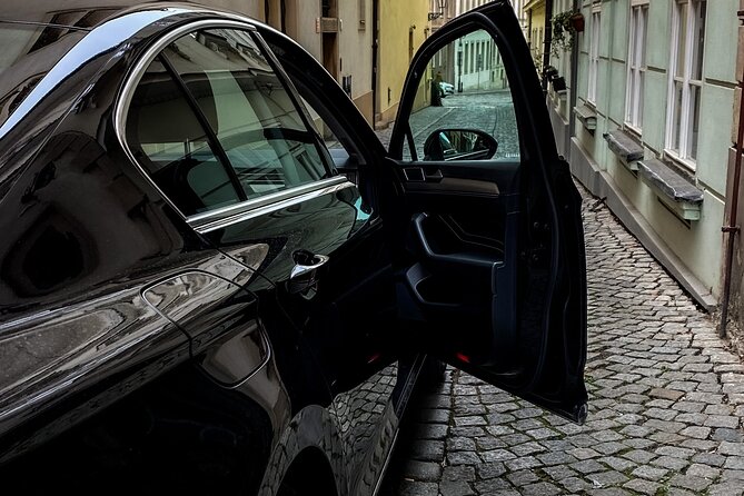 Private ARRIVAL Transfer by LIMOUSINE 3+1pax - The Limousine Ride and Vehicle Comfort