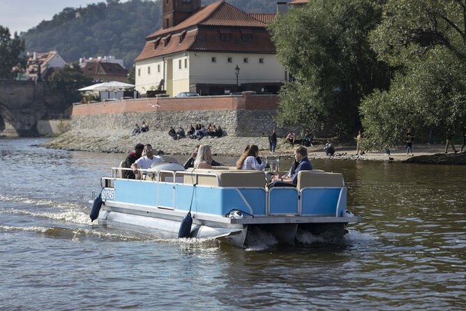 Private Boat Cruise With Unlimited Beer - The guide and the mood on board