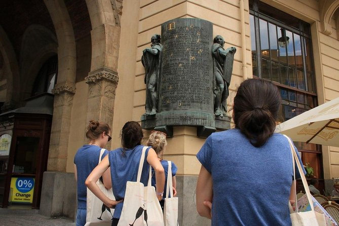 Private city discovery tour - A Historical Treasure Hunt - What the host adds to a self-guided tour