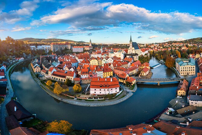Private Driver from Prague to Vienna with a Stop in Cesky Krumlov - The private vehicle and the road to Vienna